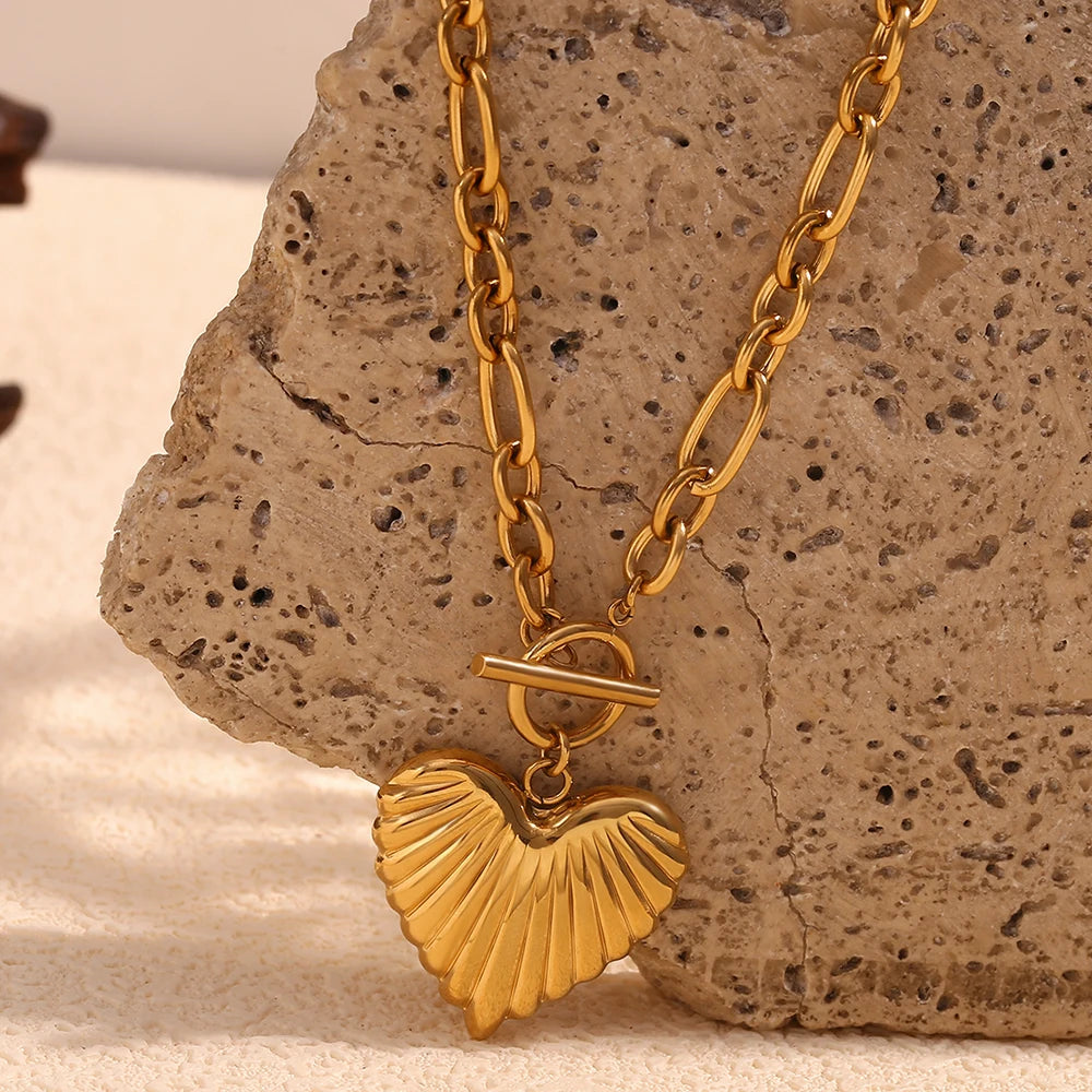 Tenia Chunky Heart Necklace