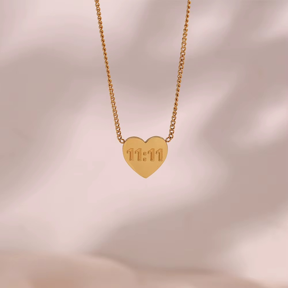 Eami Gold Heart Necklace