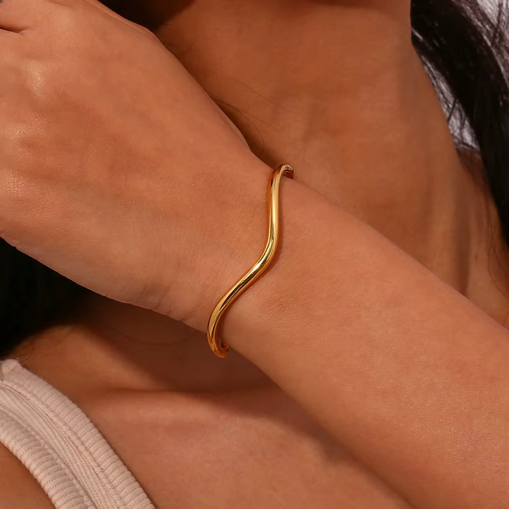 Enen Gold Bangle Bracelet